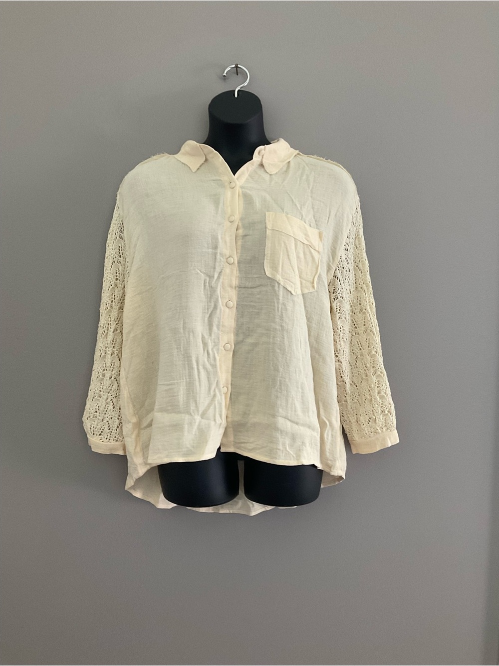 Umgee USA NWT Cream Embroidered Long Sleeve Top